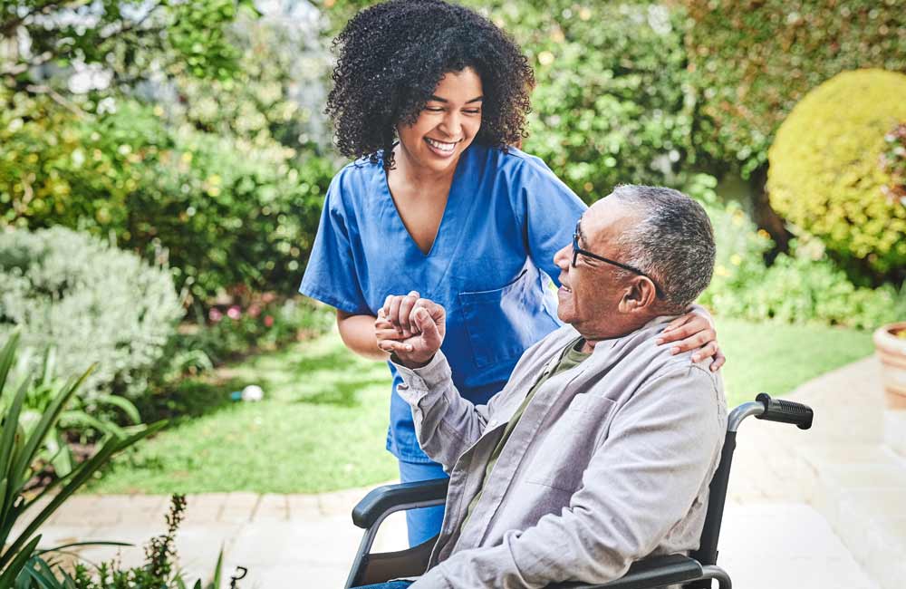 senior-memory-care-caregiver-