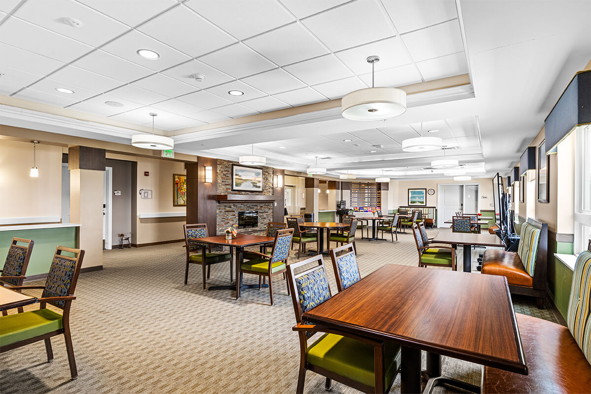 Avalon_Bloomfield_B-32 Avalon of Bloomfield community space with tables and seating